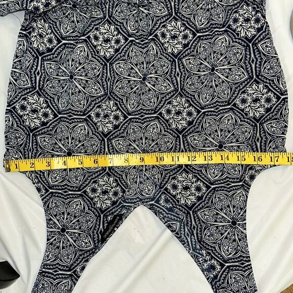 Banana Republic Cinch Waist Navy and White Tank Blouse Size S - office 2 evening - Picture 9 of 9